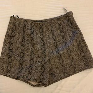 ARK & CO | Snake Print High Waisted Shorts | Med